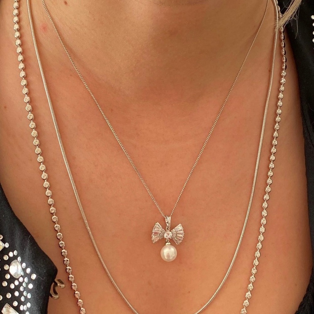 Mallorca Pearl Bow Tie Necklace | Platinum Plated  | Baguette Cut Zirconia